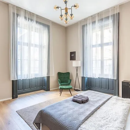 Apartamento Luxurious & Spacious In The Kertesz Street *