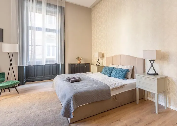 Luxurious & Spacious In The Kertesz Street *