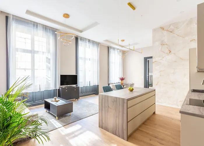 Luxurious & Spacious In The Kertesz Street *