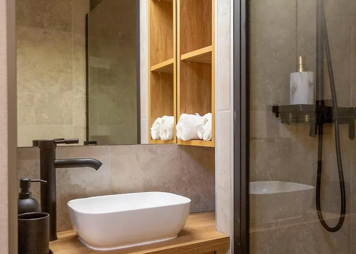 Luxurious & Spacious In The Kertesz Street
