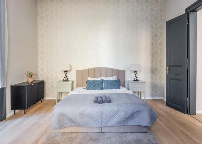 Luxurious & Spacious In The Kertesz Street 布达佩斯
