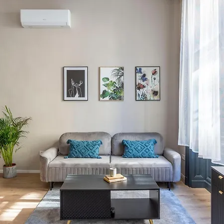 Apartamento Luxurious & Spacious In The Kertesz Street Budapeste