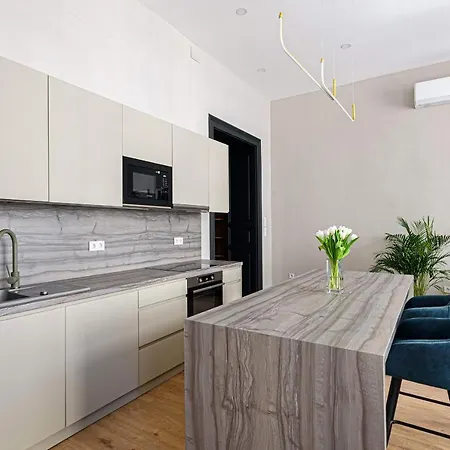 Daire Luxurious & Spacious In The Kertesz Street *