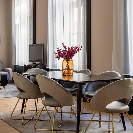 Daire Luxurious & Spacious In The Kertesz Street