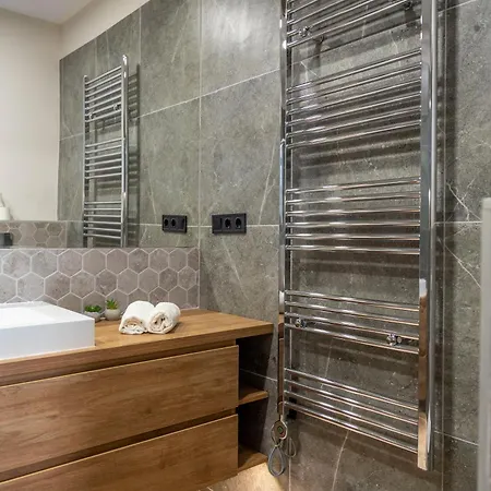 Luxurious & Spacious In The Kertesz Street * Budapeşte